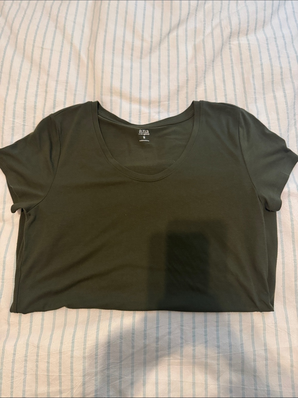 a.n.a Olive Scoop Neck Short Sleeve Tee Sz.M